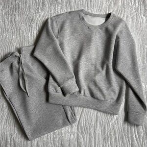 💕Brand New!🔥Classic Gray Sweatshirt and Pants Set